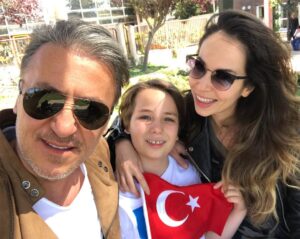 Barış Falay Instagram - Atatürk ‘ün Armağanı 23 Nisan Ulusal Egemenlik ve Çocuk Bayramımız Kutlu Olsun.🇹🇷🇹🇷🇹🇷