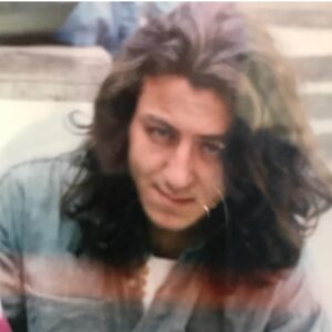 Barış Falay Instagram - Kimin bu saçlar bilemiyorum #tbt #aüdtcftiyatro