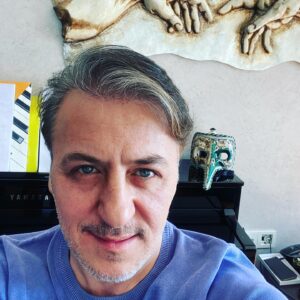 Barış Falay Instagram - Dün #doğumgünü mü kutlayan herkese çok teşekkürler..#hepbirlikte  zor zamanlardan geçtiğimiz bu günlerde herkese#sağlıklı günler dilerim.
