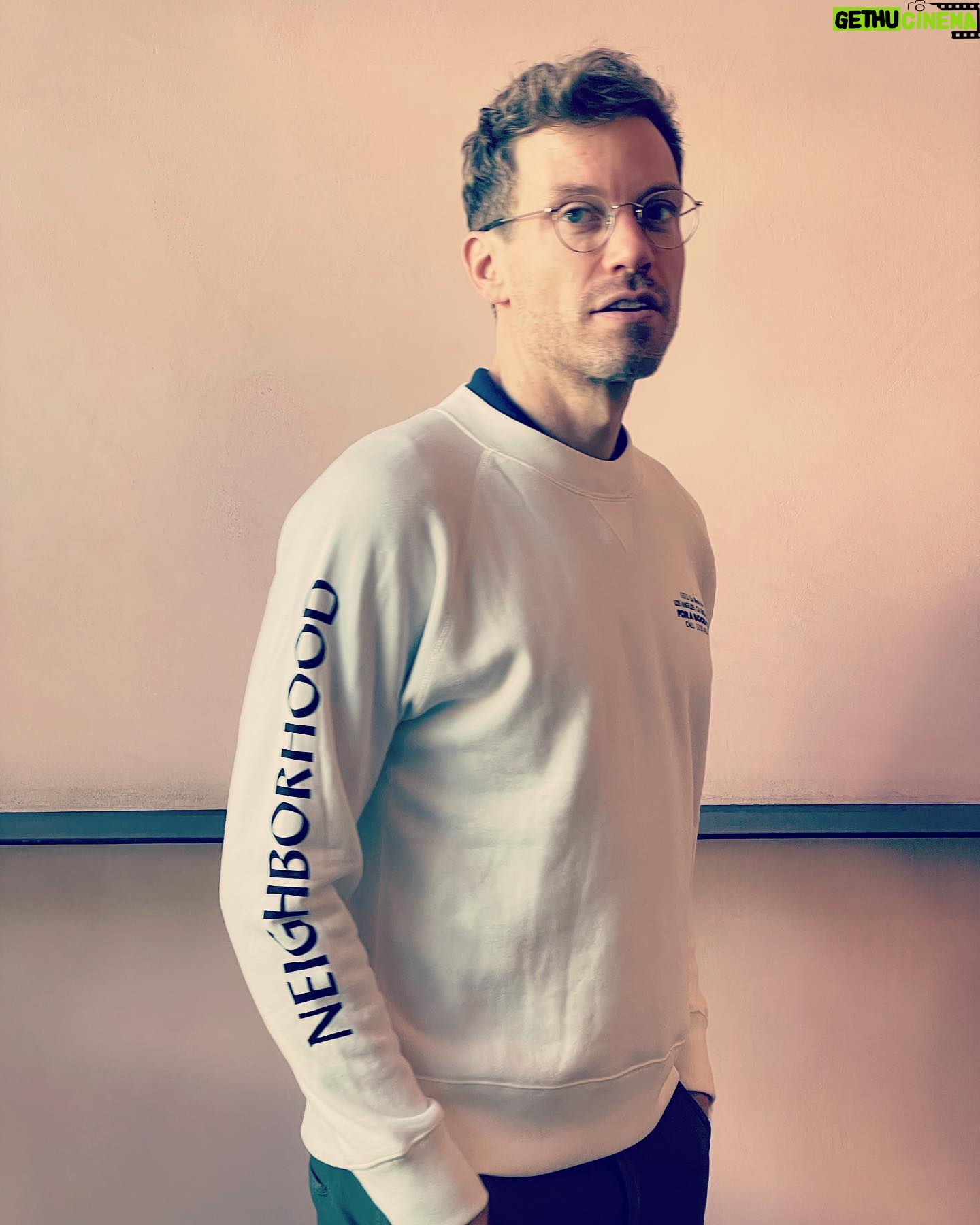 Barrett Foa - 3.1K Likes - Coffee boy.
📸: @andrew.albin.urankar