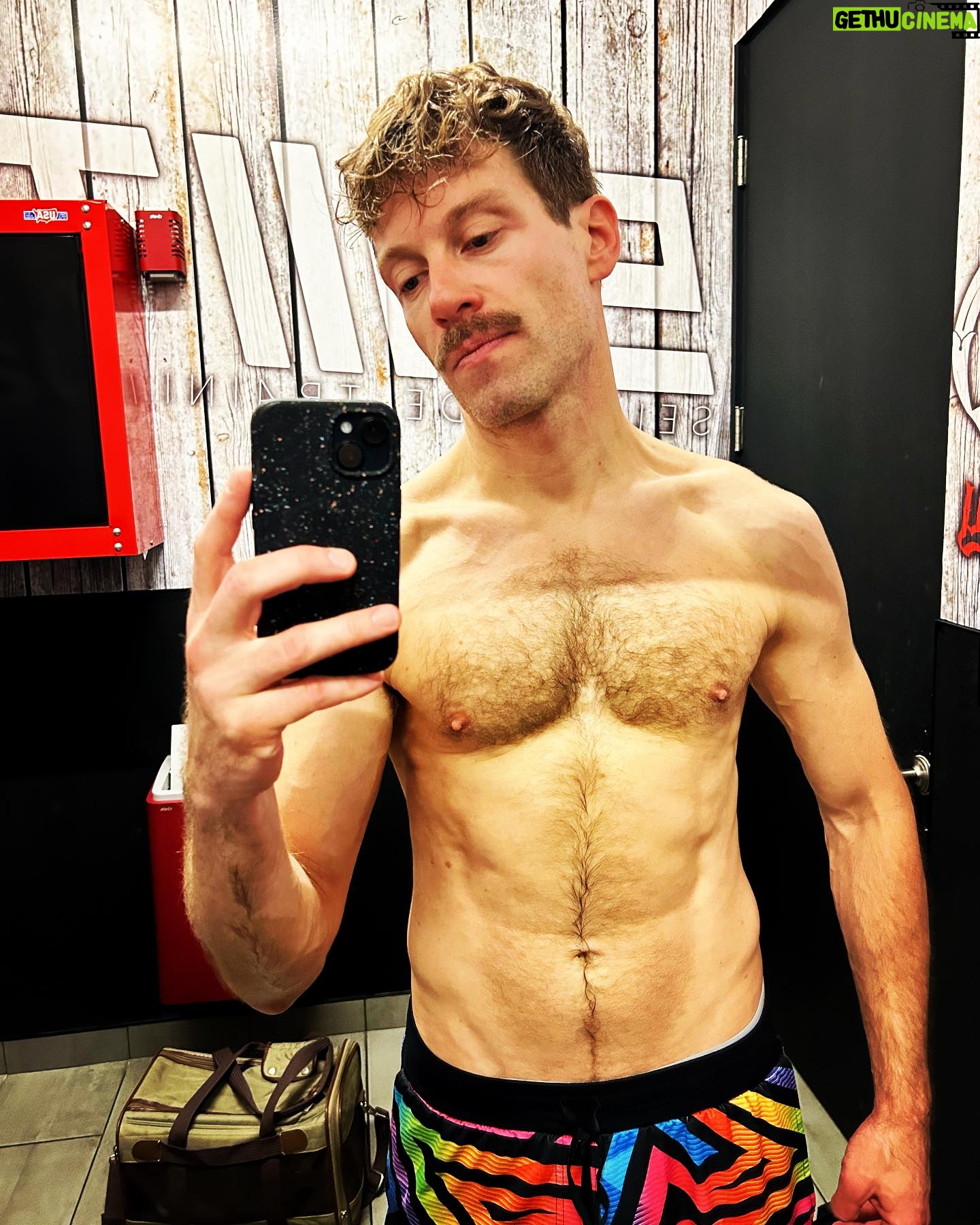 Barrett Foa - 3.1K Likes - I’m allowed.