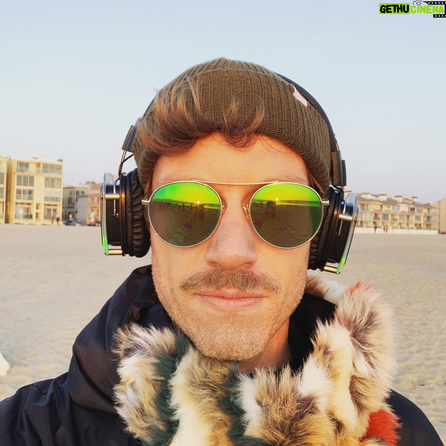 Barrett Foa - 5K Likes - You guys! Daft Punk is spinning live at trash fence at 4am. Be there!
#burningman #daftpunk #trashfence #silentdisco #loseyourselftodance