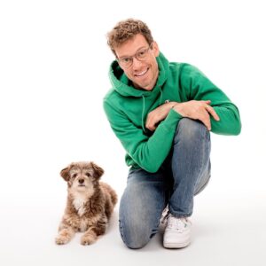 Barrett Foa Instagram - Scotch wanted her picture took for her 12th birthday and brought her dad along. 🐶👨🏼We’re gonna be in a book! All photos by @charlienunnphotography benefiting the incredible dog rescue, @wagsandwalks  #adoptdontshop