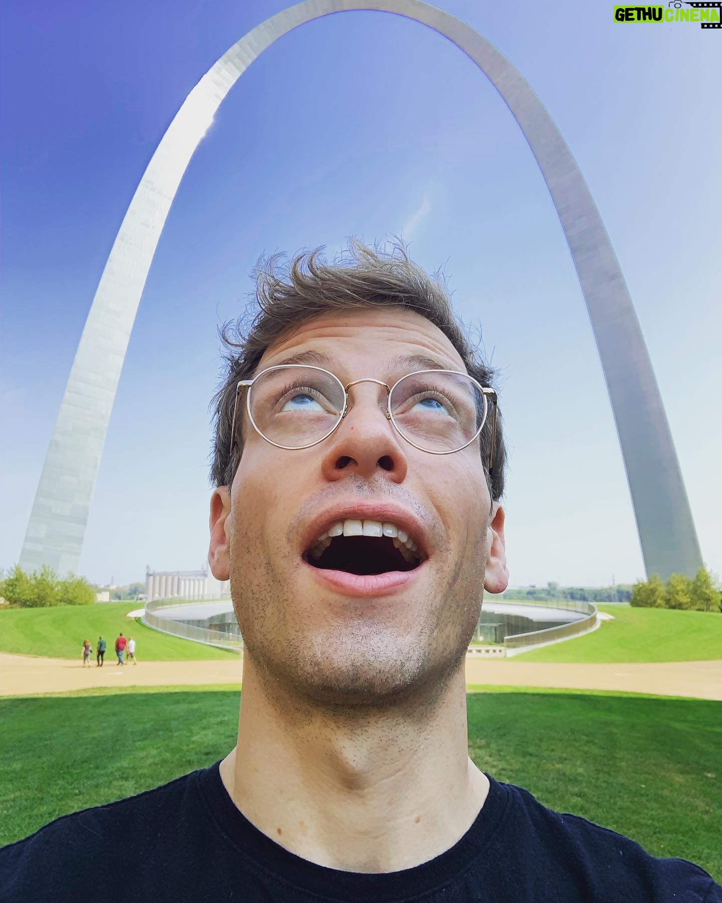 Barrett Foa - 6.8K Likes - “Arch Angel”
#AngelsInAmerica
.
.
.
#stl #stlouis #arch #gatewayarch