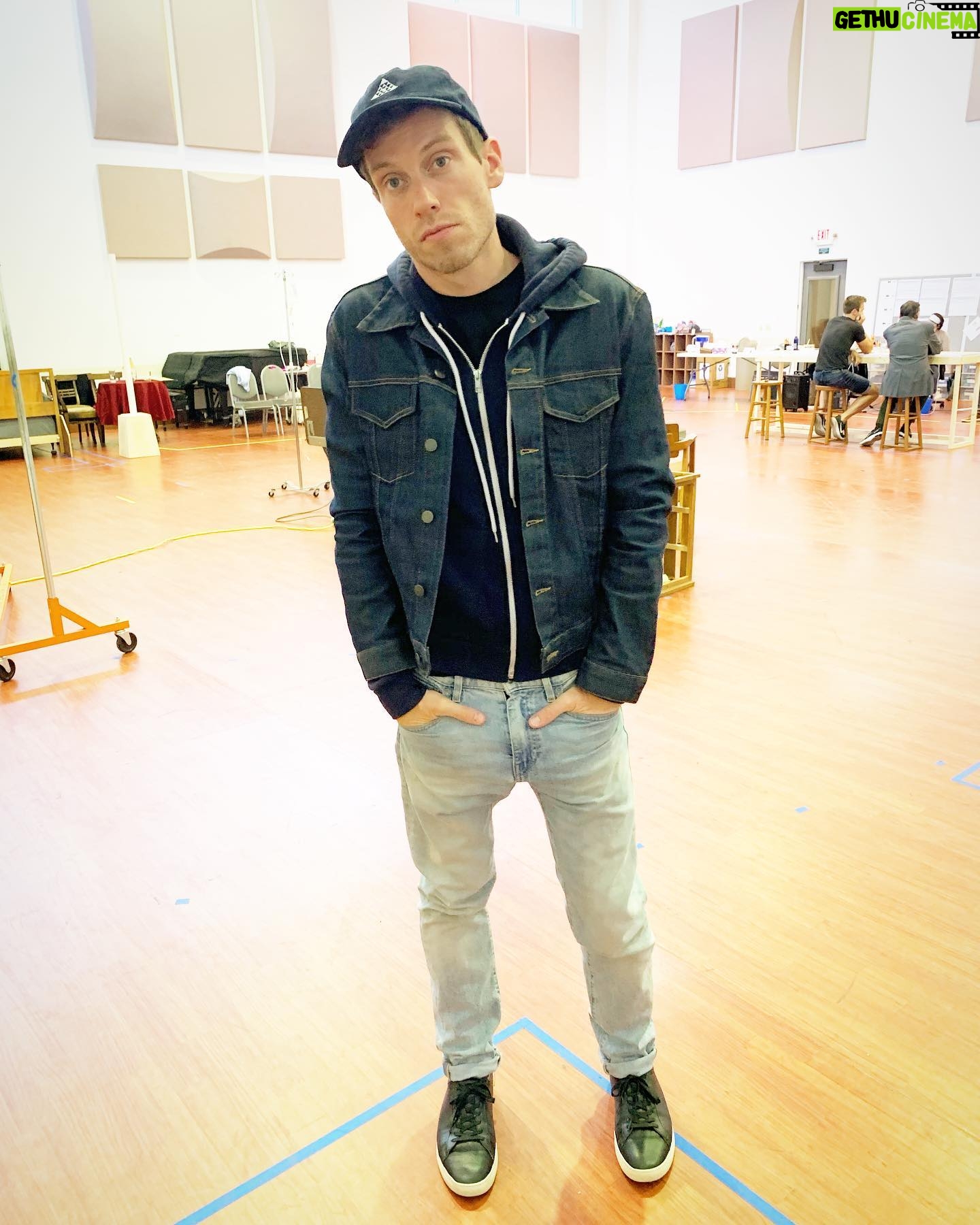Barrett Foa - 4.9K Likes - Rehearsal-ing like a boss.
#AngelsInAmerica
#priorwalter #prior #repstl #theatre