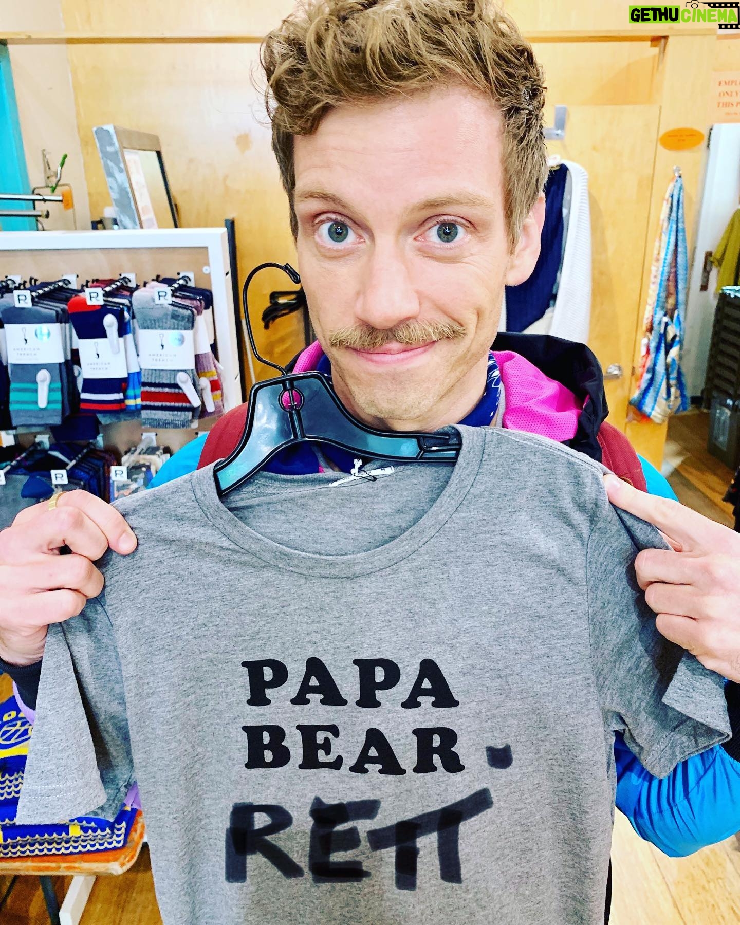 Barrett Foa - 3.4K Likes - Leaning into my new brand like a Dad. #dad #daddy #zaddy #rickmoranis #papa #papabear #papabearrett #papabarrett