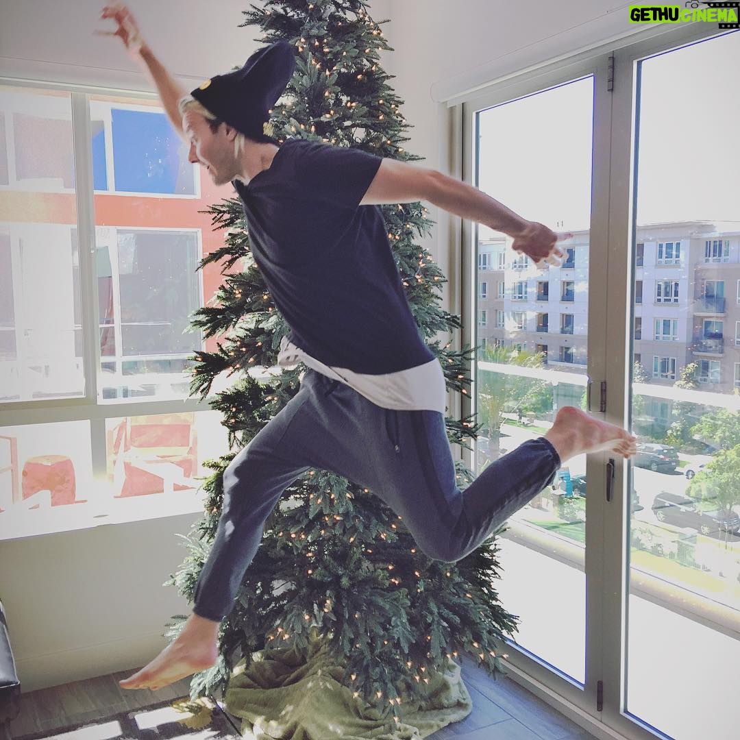 Bart Baker - 13.9K Likes - It's Christmas All Year Long Here!!! 😂 Like if u love Christmas 😍