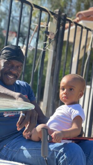 Barton Fitzpatrick Instagram - T.V’s Favorite 📺 

So good to see my big brother! Been a fan since I was a child. Our screen time was cut too short but it’s like we’ve been friends for a LIFETIME 💯 My son loves his honorary Pa Pa ❤️ #stevenwilliams