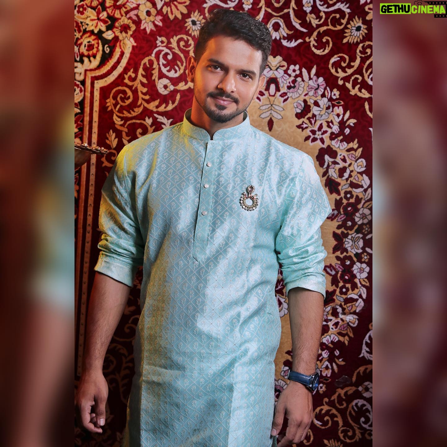 Basant Bhatt - 43.6K Likes - Be gentle yet powerful.
Clicked by @conquerphotographystudio