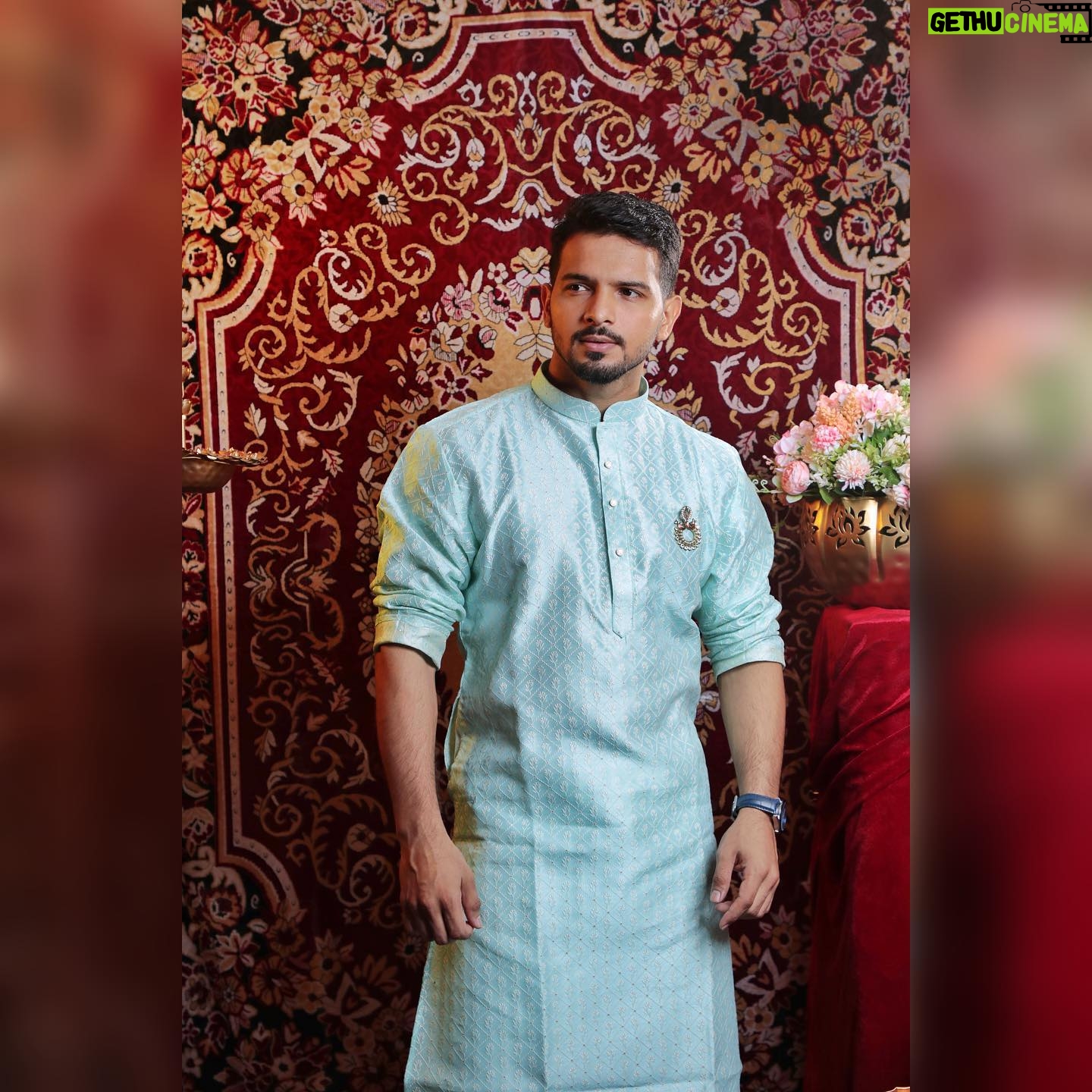 Basant Bhatt - 43.6K Likes - Be gentle yet powerful.
Clicked by @conquerphotographystudio