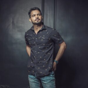 Basant Bhatt Instagram - "Focus on your self, not on your fear. Be fearless and Brave."

In frame Very attractive and humble @kingbasantbhatt 
Studio @conquerphotographystudio 

.
#photooftheday #photography #basantbhatt #prarthana #conquerstudio