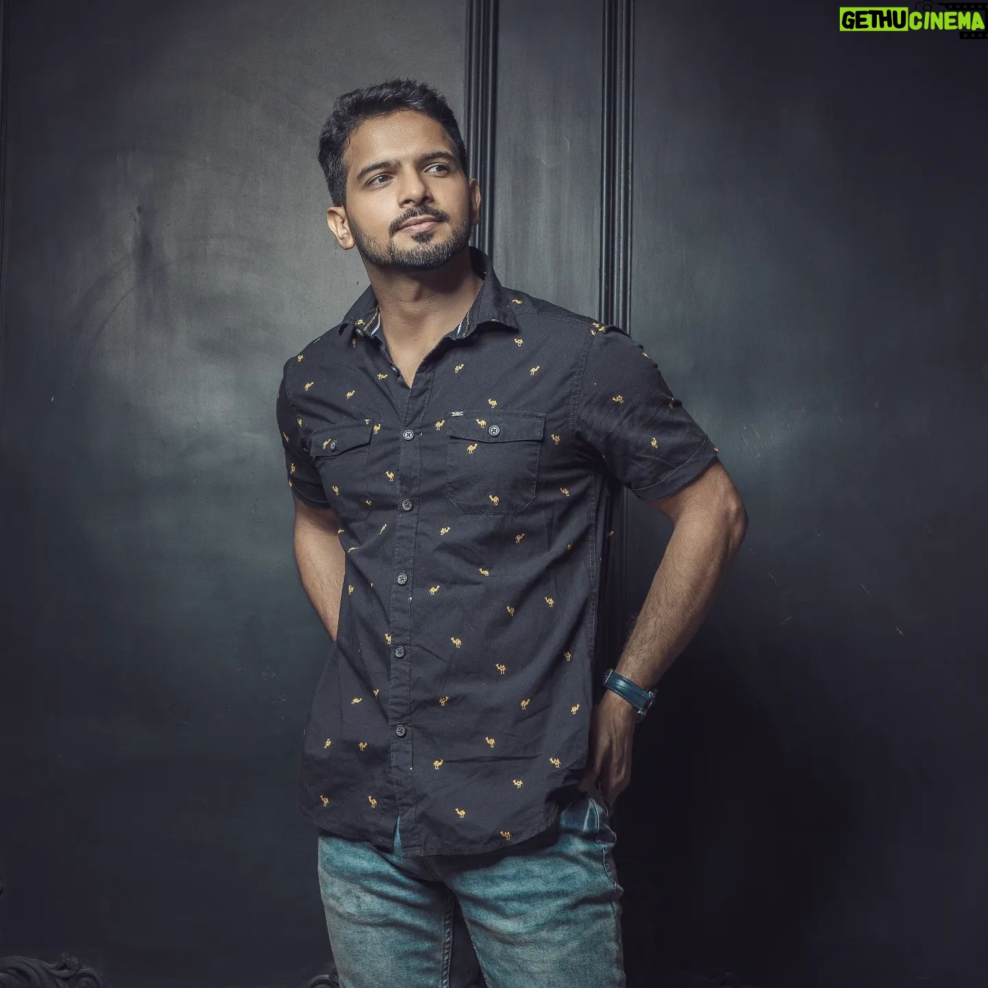 Basant Bhatt - 31.6K Likes - "Focus on your self, not on your fear. Be fearless and Brave."
In frame Very attractive and humble @kingbasantbhatt
Studio @conquerphotographystudio
.
#photooftheday #photography #basantbhatt #prarthana #conquerstudio