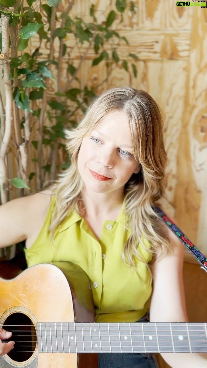 Basia Bulat - 510 Likes - Ma tournée de Québec commence bientôt! Sherbrooke et Québec sont complet… devrais-je prendre le REM pour arriver à mon spectacle à Brossard?!
Oct 19 - Brossard, QC - Le Club DIX30
Oct 20 - Sherbrooke, QC - Centre culturel de l’université de Sherbrooke - COMPLET
Oct 22 - Sainte-Adèle, QC - Place des citoyens*
Oct 26 - Drummondville, QC - Maison des arts Desjardins Drummondville
Oct 27 - Saint-Casimir, QC - Théâtre des Grands Bois
Oct 28 - Trois-Rivières, QC - Salle Anaïs-Allard-Rousseau
Nov 4 - Aurora, ON - Aurora Cultural Centre
Nov 11 - Chicoutimi, QC - Bistro Café Summum
Nov 16 - Verdun, QC - Quai 5160 - LOW TIX
Nov 18 - Québec, QC - Théâtre Petit Champlain - COMPLET
Nov 24 - Joliette, QC - Musée d’art de Joliette*
Jan 26, 2024 - Waterloo, QC - Maison de la Culture de Waterloo
Jan 27, 2024 - Richmond, QC - Centre d’art de Richmond
Feb 8, 2024 - Shawinigan, QC - Maison de la culture Francis-Brisson
*solo performance