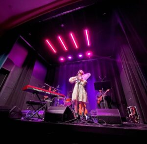 Basia Bulat Instagram - What a memorable night in Regina ❤️ Edmonton, we’ll see you this evening! 🌸🌸
📸: @reginafolkfest