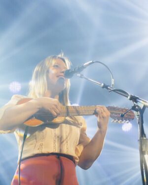 Basia Bulat Instagram - Very excited for this weekend’s shows in Ontario at @smallhallsfest 💕 Friday’s show in Almonte is sold out but there are still a few tickets left for Saturday in Athens! See you soon 😘 
📸: @iamsameve