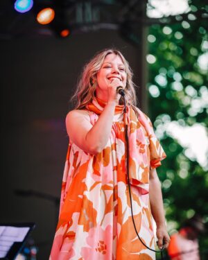 Basia Bulat Instagram - The Garden Tour kicks off tonight in London. Can’t wait to perform for you all again 🌸🌷❤️ 
📷: @mitra_samavaki