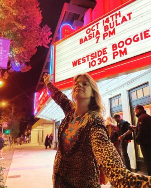 Basia Bulat Instagram - Ottawa and Toronto, we’ll see you this weekend!! 🌸🌸 Thanks to everyone who came to the shows in western Canada. It was a dream to play for you again 💕💕
📸: @copyright_linda_fox