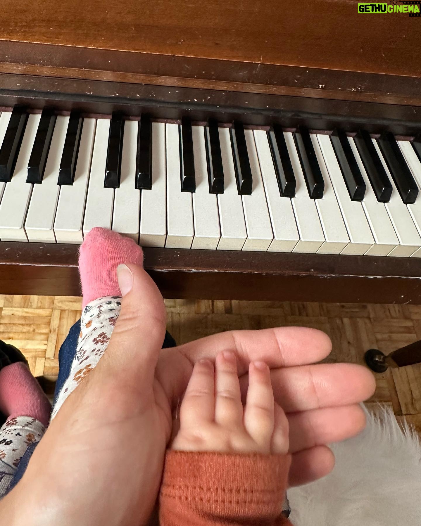 Basia Bulat - 507 Likes - Piano hands (and feet) 🥹