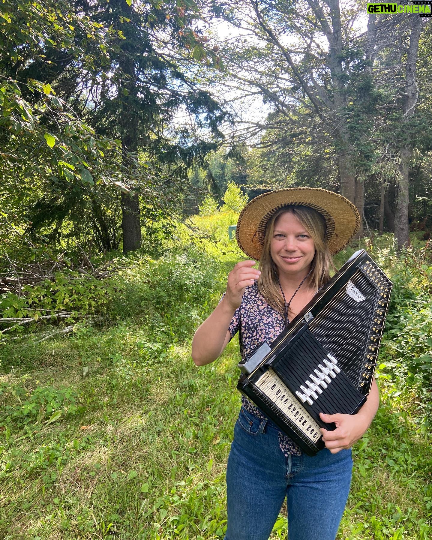 Basia Bulat - 0.9K Likes - When your baby’s napping and @woodandrewspei sends you to go rehearse your folk songs in the bushes 💚😆🌸