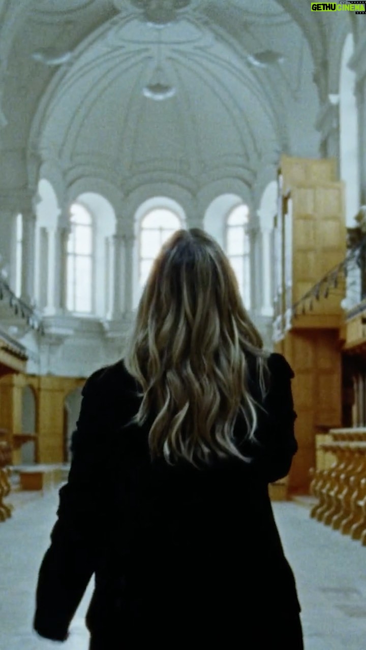Basia Bulat - 376 Likes - 🌸🌸 𝐓𝐡𝐞 𝐆𝐚𝐫𝐝𝐞𝐧 𝐋𝐢𝐯𝐞 𝐒𝐞𝐬𝐬𝐢𝐨𝐧 🌸🌸
Wandering through L’Abbaye D’Oka singing this song was a dream realized in many ways. Ever since Owen Pallett @hepostsclouds arranged this song for quartet in 2016, I’ve wanted to record this version. It was a thrill to sing this song live walking through the halls that surrounded the courtyard garden covered in snow (can you see it through the windows?!) and translate the feeling of the inner garden as a spiritual home- and to do it with such wonderful people!
Many thanks to @vincentrenelortie and the whole crew for bringing the visuals to life, to @pemipaull for bringing the quartet together, and to @secretcityrecords for making this all happen! Special thanks for the dream team @brigittelacoste and @amandavandersiebes je vous aime! 😘
Link is, as always in the bio - and tickets for The Garden Tour are available on Friday!!!
Director: Vincent René-Lortie @vincentrenelortie
Producer: Samuel Caron @samkcaron
Unit manager: Anthony Ryan
Production assistant: Anny Gauthier
Stylist: Amanda Van Der Siebes @vandersiebes
Make-Up and Hair: Brigitte Lacoste @lacostebrigitte
Cinematographer: Alexandre Nour @alexandre_nour
1st camera assistant: Jonathan Auger
2nd camera assistant : Claire Guichon
Steadicam operator: Kes Tagney @kestagney
Gaffer: Alexis Vallée-Charest
Key grip: Jonathan Pouliot
Sound mixing: Sharon Levinson
Post-production coordinator: Marjorie Gauvin @telescope_films
Editor: Vincent René-Lortie @vincentrenelortie
Colorist: Simon Bøisx @simon_boisx
Special Thanks: Abbaye d’Oka, Cineground, Surf Spot Moderne
Violin: Rob Margaryan, Lana Tomlin @robs_vln
Viola: Pemi Paull @pemipaull
Cello: Jean-Cristophe Lizotte @jclizotte
Strings arrangement by Owen Pallett @hepostsclouds
Label: Secret City Records @secretcityrecords