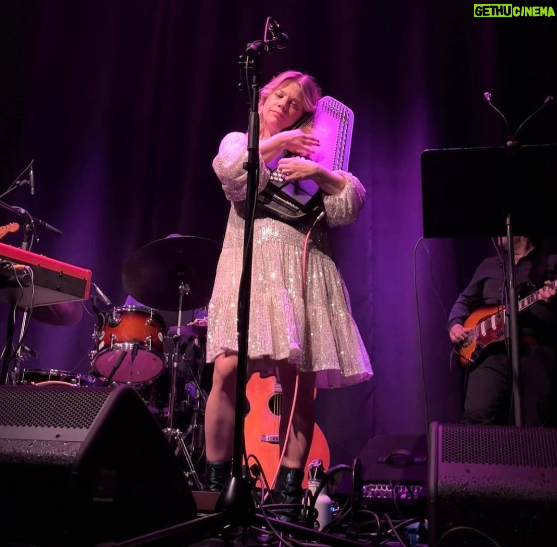 Basia Bulat - 431 Likes - What a memorable night in Regina ❤️ Edmonton, we’ll see you this evening! 🌸🌸
📸: @reginafolkfest