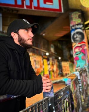 Bastien Muñez Instagram - 𝓛𝓮𝓪𝓴𝓮 𝓢𝓽𝓻𝓮𝓮𝓽 🖌️🤍
.
#graffiti #leakstreet #london #love