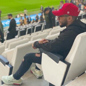 Bastien Muñez Instagram - Toujours bien chez soi à
 l’ @orangevelodrome !
Super événement que ce match caritatif organisé en faveur d’ @unicef_france 💙🤍!
.
#evenement #marseille #unicef #football #love