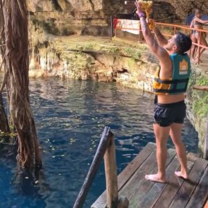Bastien Muñez Instagram - Les cenotes au Mexique c’est quand même quelque chose (même si je saute comme un loukoum😂) !!
Paradis sur terre 🌍🥰 !
.
@airfrance #mexico #cenote #travel #friend #aventure #binome