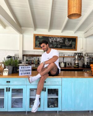 Batuhan Ekşi Instagram - Esmiyor 🫠