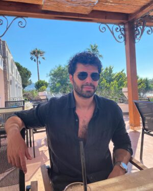 Batuhan Ekşi Instagram - Bir bos bakis bir bos gulus