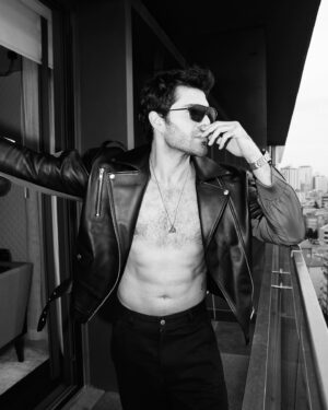 Batuhan Ekşi Instagram - Be Man 12/22’ ✨