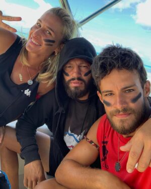 Batuhan Karacakaya Instagram - Guzel dostluklara .. selam olsun 🤚🏼