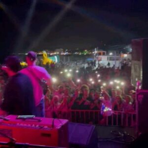 Bayhan Instagram - @interturkey ailesi ,@otostopfestivali ve emeği geçen herkese teşekkürü bir borç bilirim. Beni sevenlerim ile buluşturdular.
Yeni konserlerde buluşmak dileği ile, sevgiler...