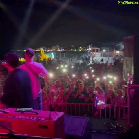 Bayhan - 18.8K Likes - @interturkey ailesi ,@otostopfestivali ve emeği geçen herkese teşekkürü bir borç bilirim. Beni sevenlerim ile buluşturdular.
Yeni konserlerde buluşmak dileği ile, sevgiler...