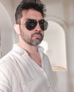 Bayhan Instagram - Bakabilirsen en uzakları görebilirsin...