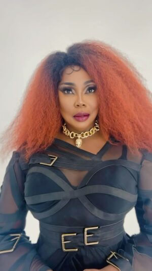 BeBe Zahara Benet Instagram - Have you streamed my new single, TRY! Tap the link in my bio to get IN! 😘