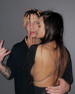 Beáta Hrnčiříková Instagram - Šťastné a veselé.🎄 přejem já, Dejko, prso z boku a Dejanove bělmo.🤍