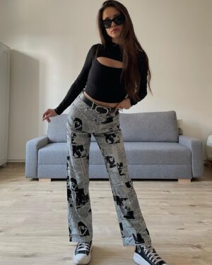 Beáta Hrnčiříková Instagram - Ze serie breakdance u mě v pokoji🖤🤍😜
Deník Blesk exkluzivně na mých kalhotech!!