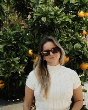Beatriz Monteiro Instagram - se a vida te dá laranjas, pede ao teu irmão para te tirar fotografias 🍊