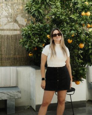 Beatriz Monteiro Instagram - se a vida te dá laranjas, pede ao teu irmão para te tirar fotografias 🍊