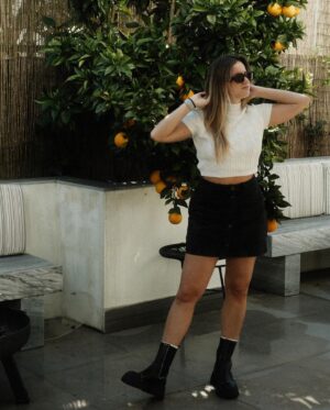 Beatriz Monteiro Instagram - se a vida te dá laranjas, pede ao teu irmão para te tirar fotografias 🍊
