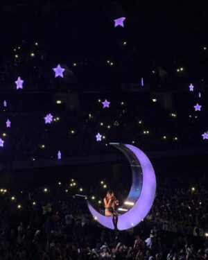Beatriz Monteiro Instagram - que. noite 💜 #gutsworldtour
