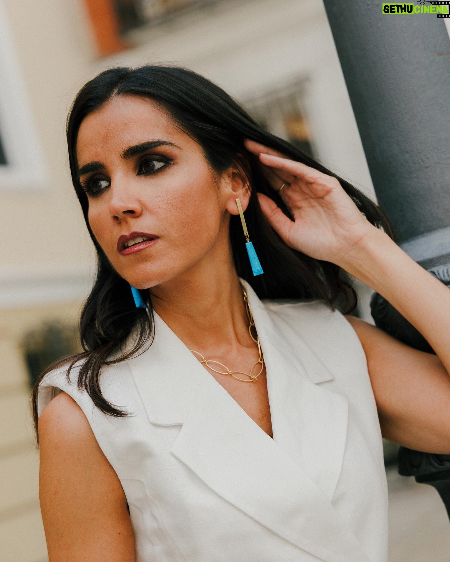 Beatriz Zamorano - 771 Likes - ARCHI. Así se llama lo último de @vilamoresjoyas. Una colección preciosa y llena de piezas únicas
Dice su creadora, la gran @lauravilamor que las mujeres que llevan Vilamores son únicas, especiales y distinguidas así que ya sabéis… nos lo pone fácil
📸 @inesgarp
#vilamoresjoyas #Archi