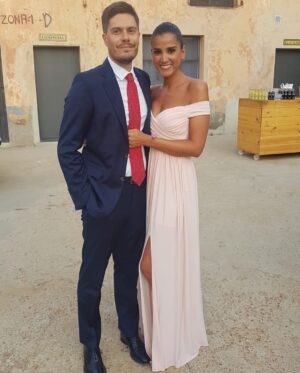 Beatriz Zamorano Instagram - Boda de las buenas 🕺🏽 #bodanereaytoni #boda #amigos #agosto #oterodeherreros
