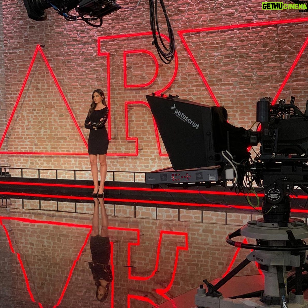 Beatriz Zamorano - 1.1K Likes - 🔴 ARV 🔴 (📸 @valentina_gar) #laSexta #AlRojoVivo #trabajo #plató #directo #sinfiltros