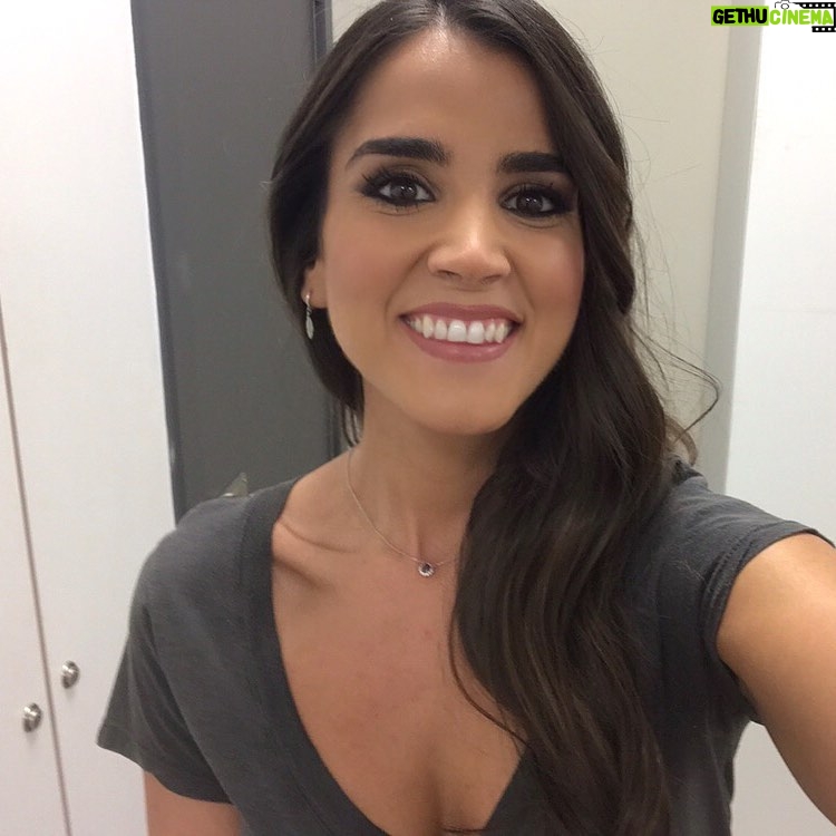 Beatriz Zamorano - 1.9K Likes - Feliz finde! SONREĆR š#finde #diciembre #descanso #hastaellunes #alrojovivo