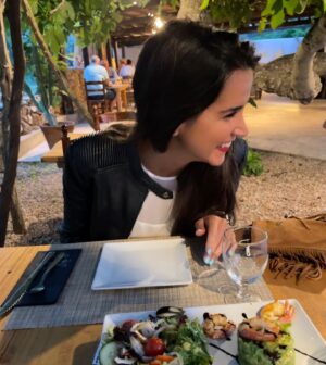 Beatriz Zamorano Instagram - Eso que tú me das
@djunquera

#feliz