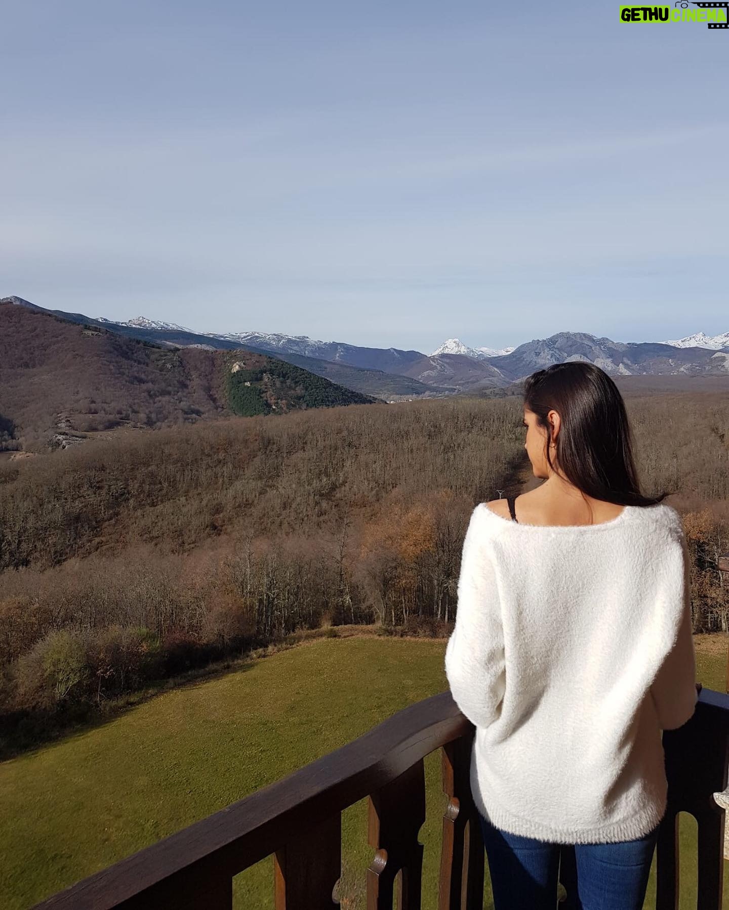 Beatriz Zamorano - 1K Likes - 🍂🍁🍃 Días buenos 🤫 #paradasnecesarias #cargandopilas #relax #naturaleza #sinfiltros #descanso #diciembre