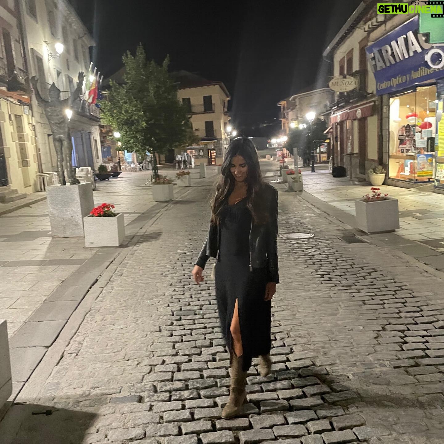 Beatriz Zamorano - 1.6K Likes - Y que todas las lunas sean lunas de miel