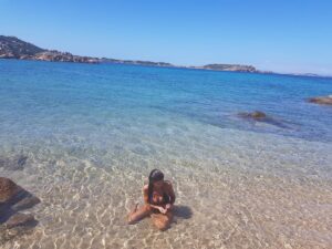 Beatriz Zamorano Instagram - A ver quién me saca de aquí 🌀#noquierosalir #mar #agua #así #verano #septiembre #cargandopilas #sinfiltros